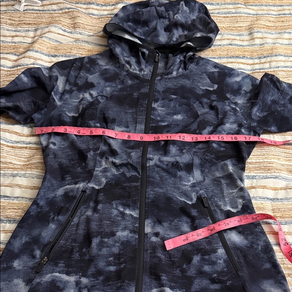 Lululemon MIST OVER WINDBREAKER *Sky Dye Multi Windbreaker - Picture 3 of 11
